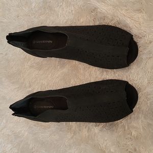 Giani Bernini Peep Toe Navy Suede 3 inch heel